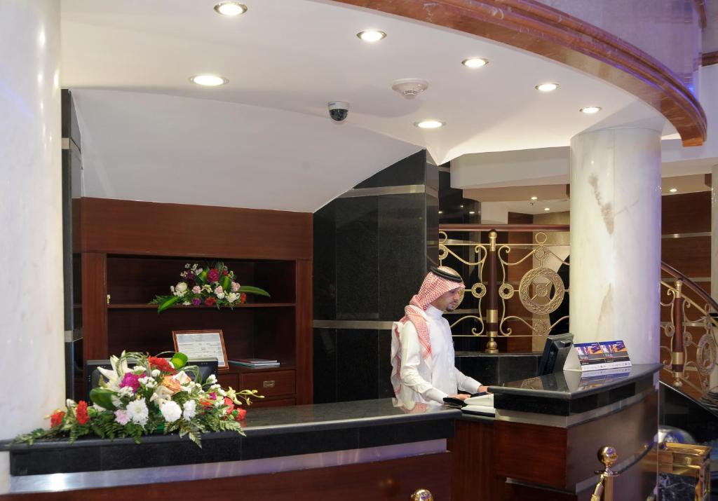 Leader Al Muna Kareem